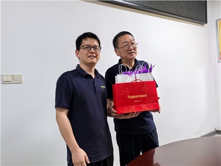 致敬韶華，感恩同行 